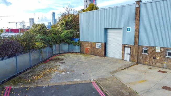 Unit 5 Apex Industrial Estate, London, Industrial / Warehouse To Let - 1.jpg