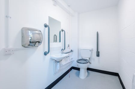 Fairhills Trade Centre, Irlam, Manchester, Industrial To Let - UnitB5FairhillsTradeCentre-Airbnb-9.jpg