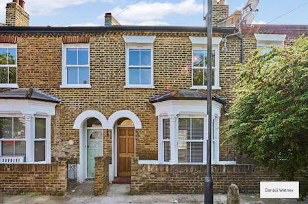 Frobisher Street, London, Terraced house To Let - Front External