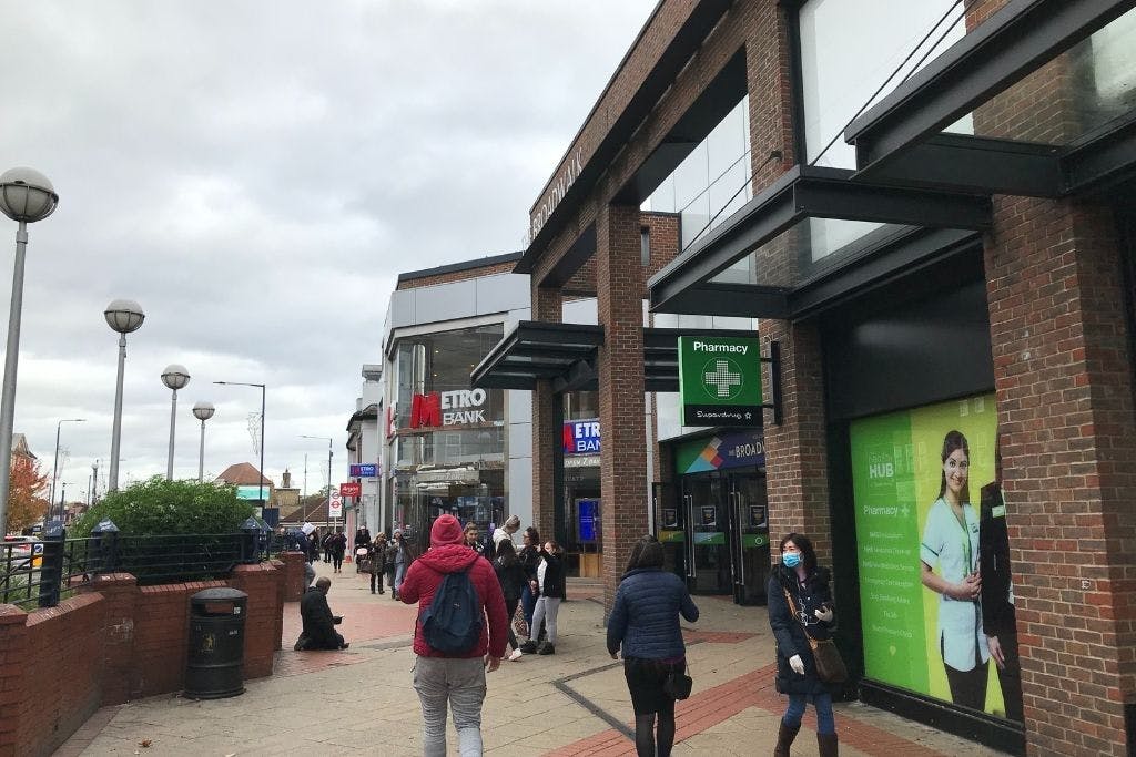 Retail/Shop in London - photo 4