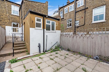 Frobisher Street, London, Semi-detached / Terraced house To Let - Rear