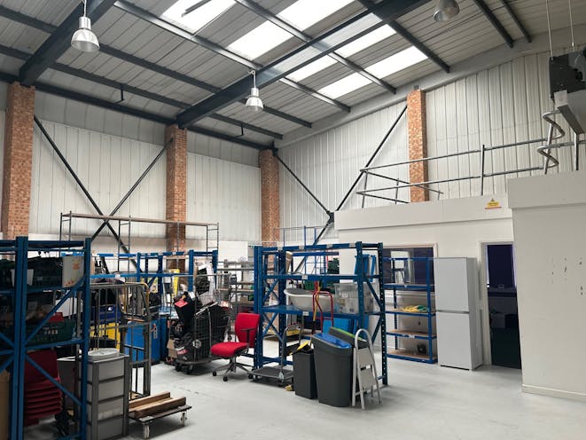 Unit 9 The Business Centre, Wokingham, Industrial / Warehouse To Let - Internal 3.jpg