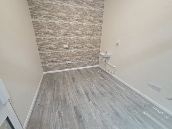 8A The Willows, Wickford, Retail To Let - WhatsApp Image 2026-04-17 at 13.47.27.jpeg