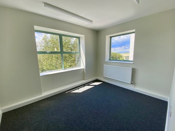 58 Wilbury Way, Hitchin, Office / Office To Let - 3.jpg