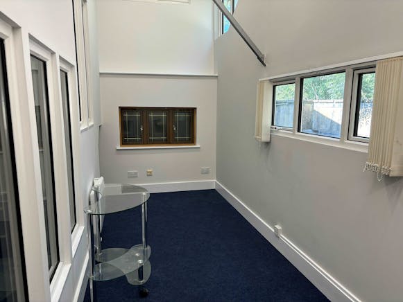 Tradeplas Offices, Ecohaus Building, Bath Road, Stroud To Let - Int 2.jpg