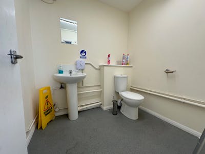 16 Bridge Place, Worksop, Office / Retail To Let - IMG_1831.jpg