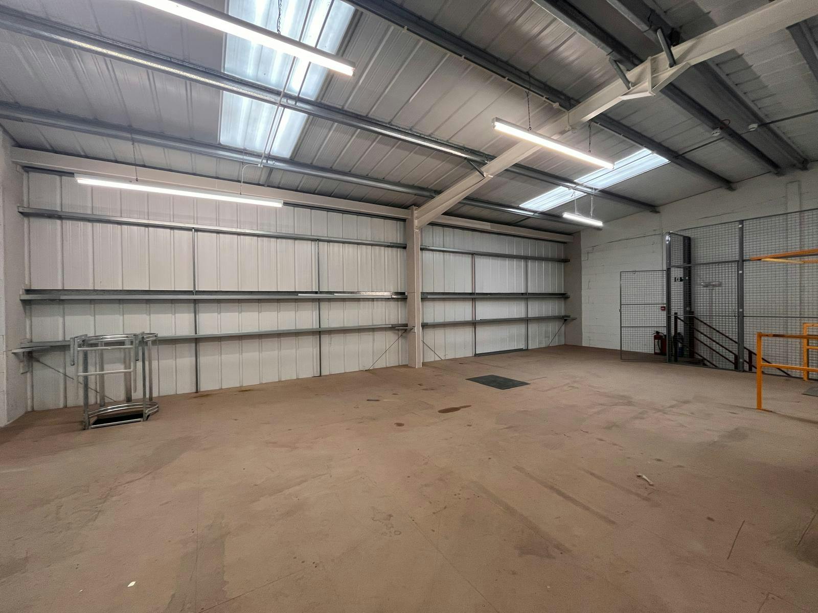Unit 10 The Business Centre Corinium Industrial Estate, Amersham,, Industrial / Workshops To Let - WhatsApp Image 20250707 at 122055_01a25e33.jpg