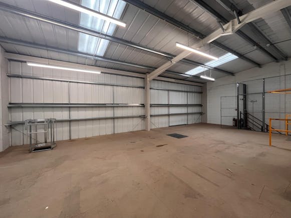 Unit 10 The Business Centre Corinium Industrial Estate, Amersham,, Industrial To Let - WhatsApp Image 20250707 at 122055_01a25e33.jpg
