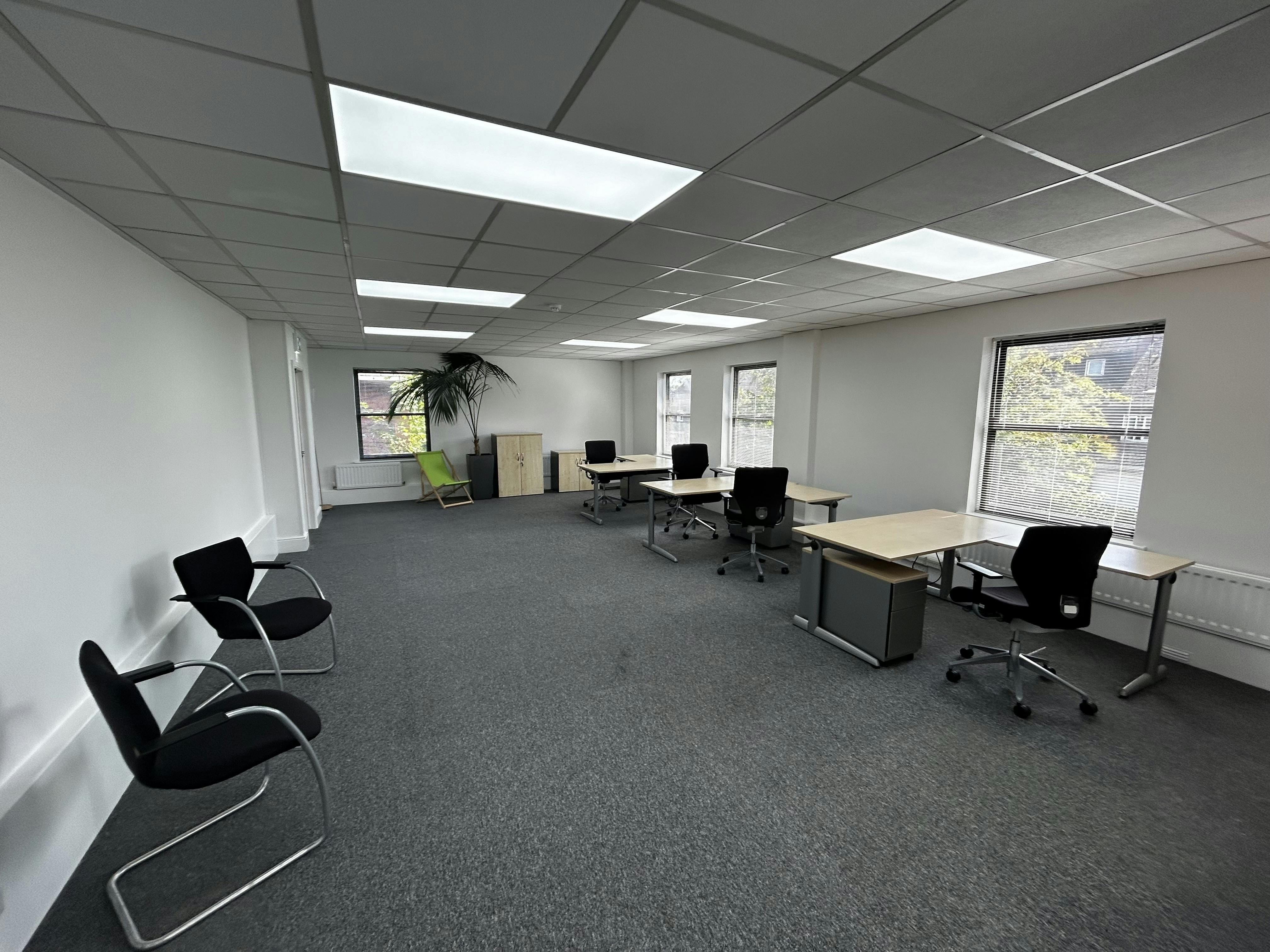 Suite 3, 1st Floor, Dammas House, Dammas Lane, Swindon, Offices To Let - IMG_2823.jpg