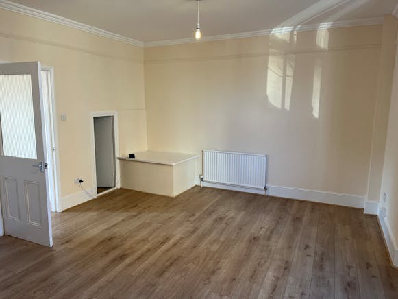 38A Buckingham Street, Aylesbury, Investment / Retail For Sale - 20260114_114154217_iOS.jpg