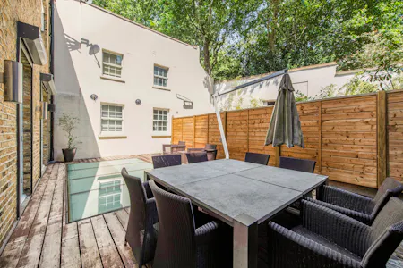 Self-Contained Marylebone Office, 17 Manchester Street, London, Office For Sale - garden.jpg