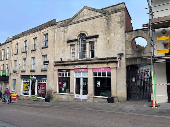 58 High Street, Stroud To Let - Ext.jpg