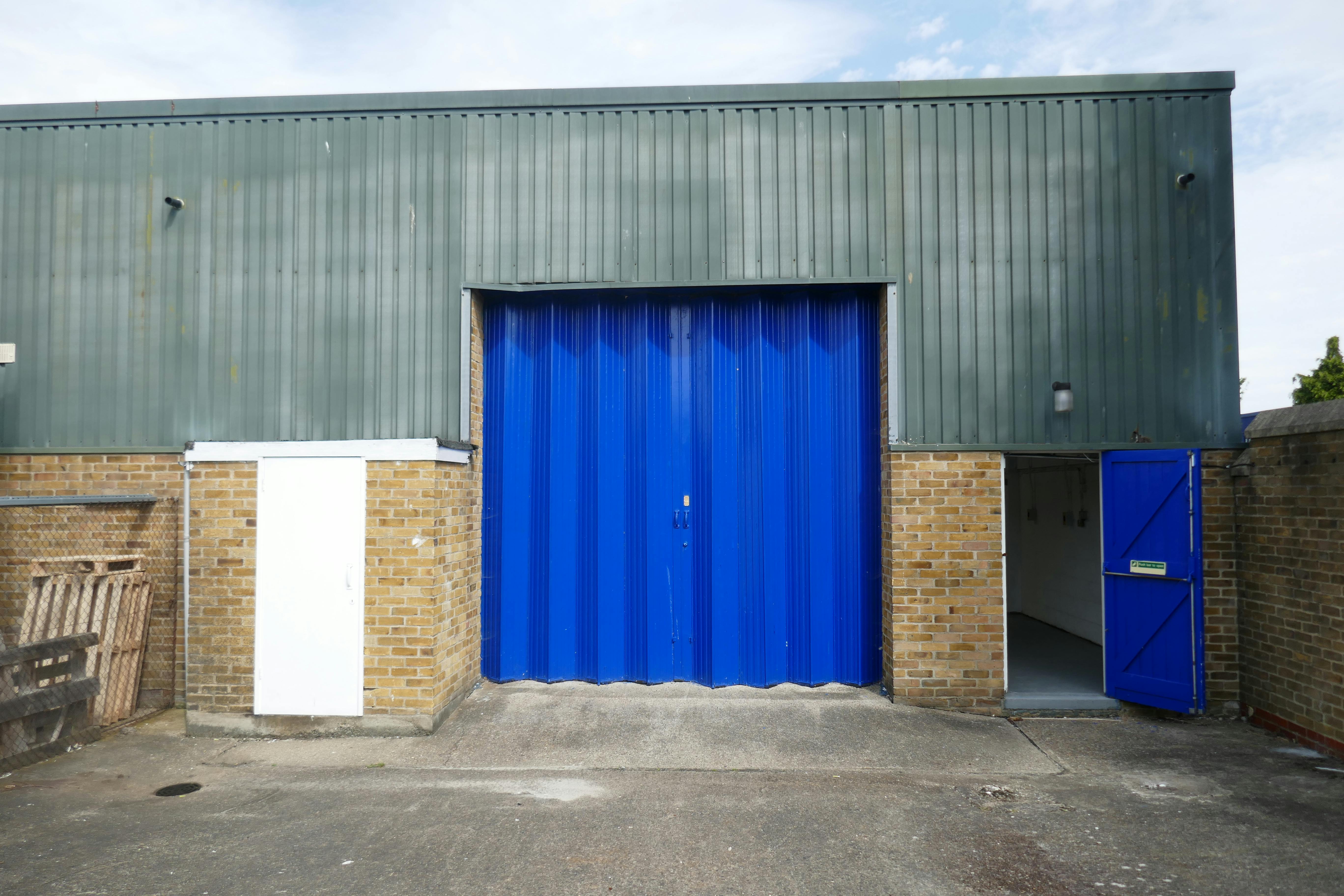 1 Horsecroft Place, Harlow, Industrial To Let - P1030447.JPG