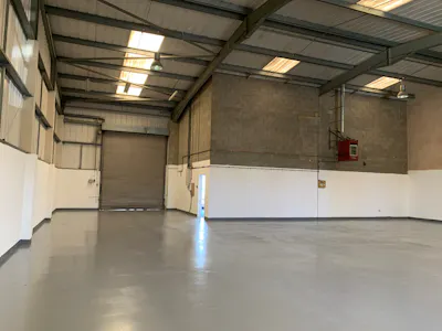 Unit 7B Vale Industrial Estate, Watford, Light Industrial / Warehouse To Let - 3.jpg