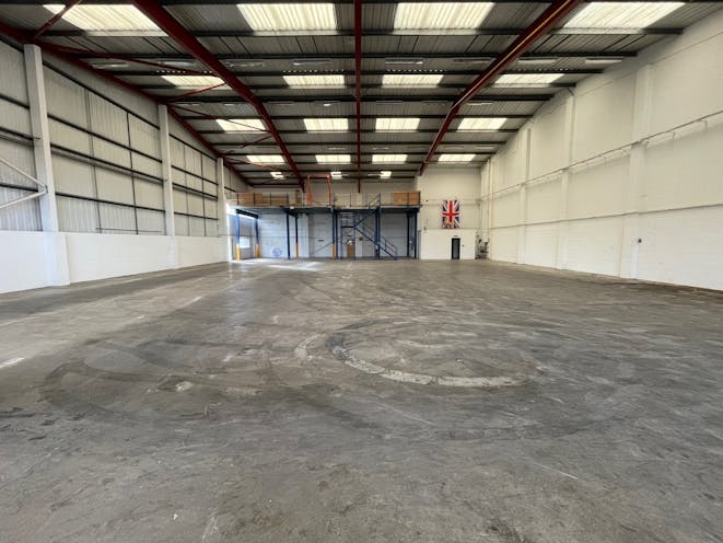 Unit 22 The Business Centre, Wokingham, Industrial / Warehouse To Let - Unit 22 Business Centre  Interior 4.jpg