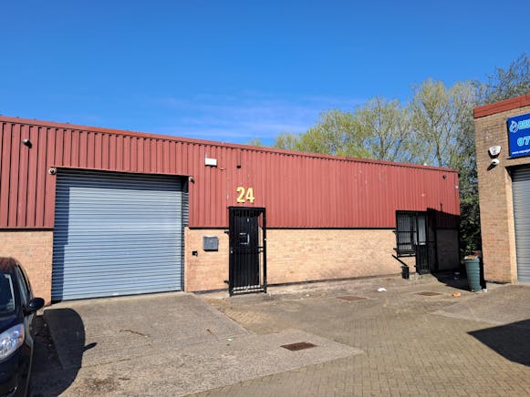 Unit 24, Longshot Industrial Estate, Bracknell, Industrial To Let - 1000001624.jpg
