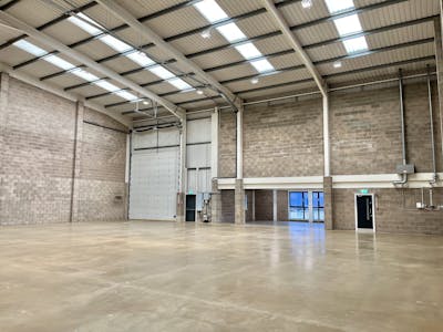 Unit 7 Zodiac Business Park, Uxbridge, Warehouse To Let - 7 Zodiac Warehouse 1.jpg