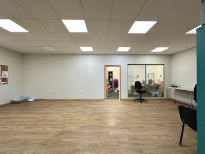 Unit 7 Premier Business Park, Luton, Industrial / Industrial/Logistics For Sale - IMG_6843.JPG