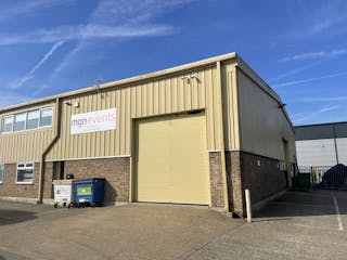 Unit 4, Oades Industrial Estate, Egham, Warehouse & Industrial To Let - IMG_3901.jpg