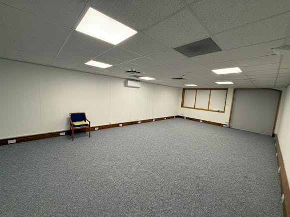 Woodland Place, Wickford, Office To Let - IMG20251119WA0055.jpg