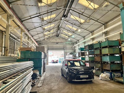 Unit B Bradleys Business Centre, Feltham, Warehouse To Let - B Bradleys - Warehouse 2.jpg