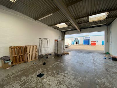 Unit S10, Newport Business Centre, Newport, Industrial/Logistics To Let - 3.jpg