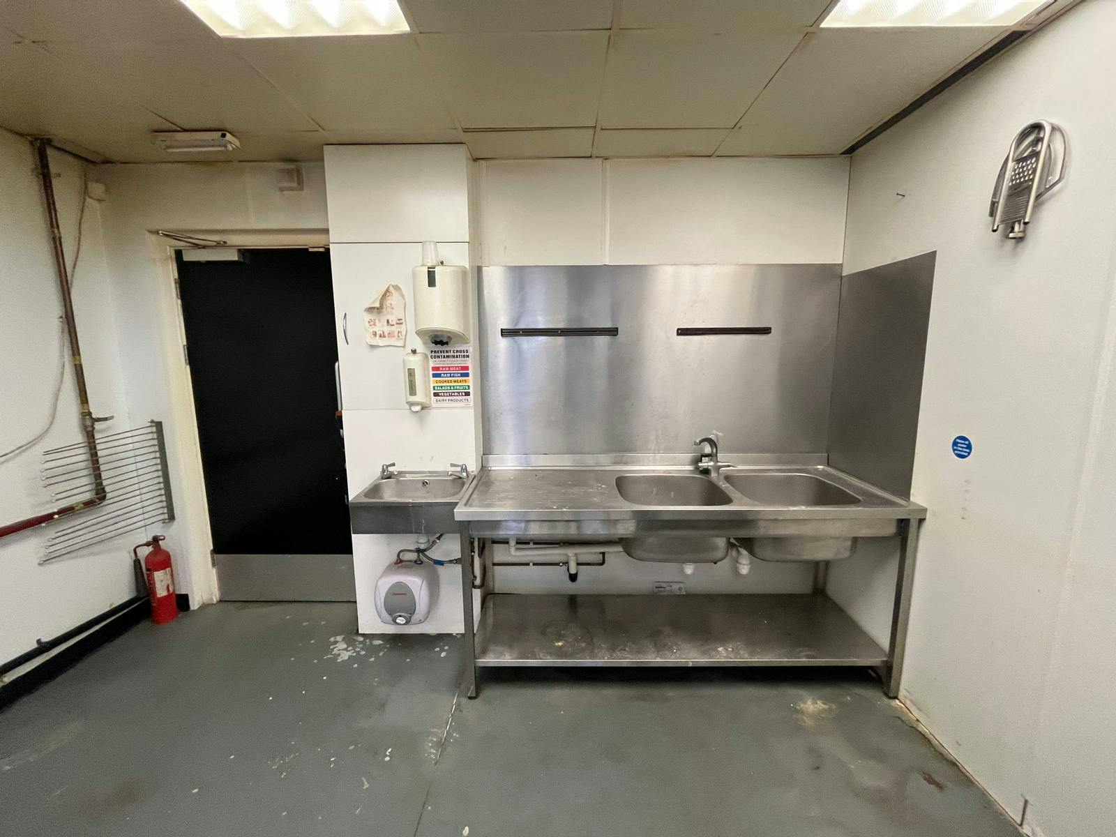 7 Berwick Parade, Stockport, Restaurant / Retail To Let - IMG20250605WA0021.jpg