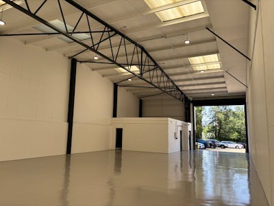 Unit 10, Oakwood Trade Park, Crawley, Industrial/Logistics To Let - IMG_0736.jpeg