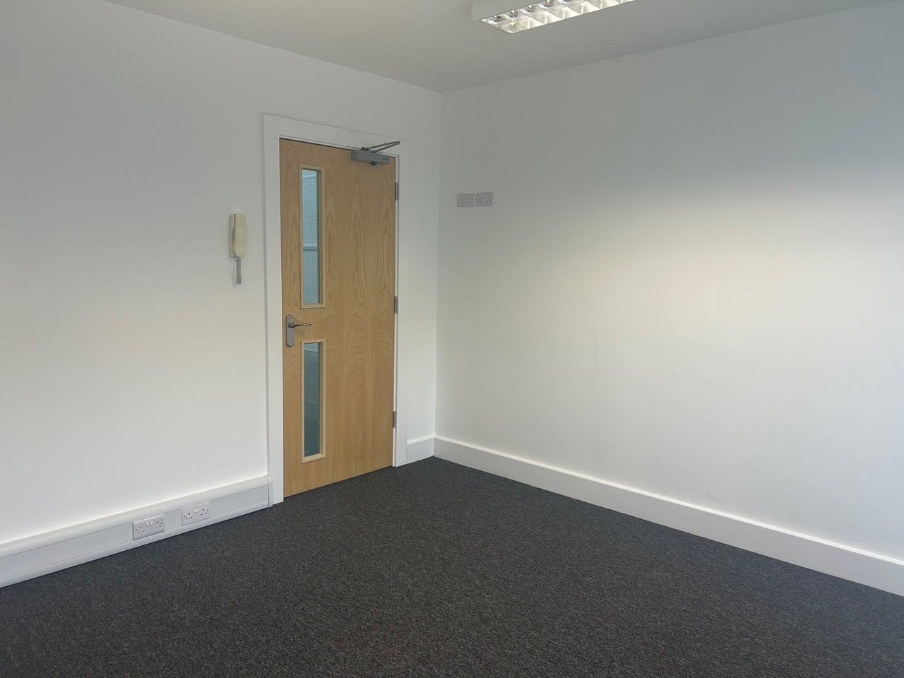 Unit 22, Bilton Industrial Estate, Bracknell, Industrial To Let - 7.jpg