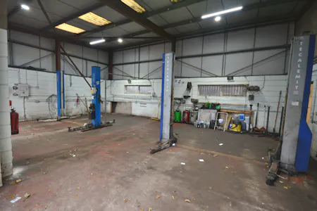 168 Rochdale Old Road, Bury, Workshops To Let - Workshop