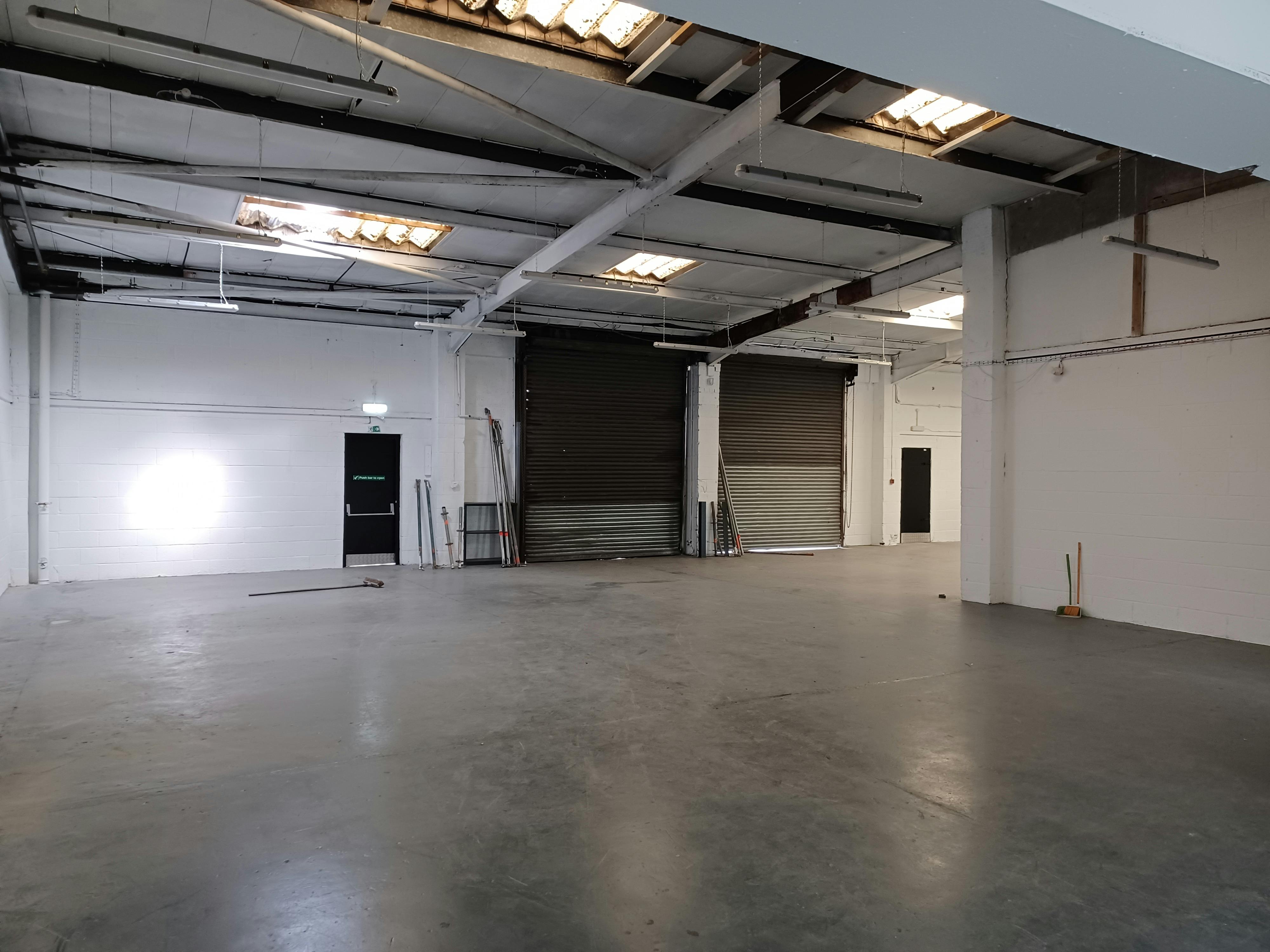 Industrial Unit in Croydon - photo 2