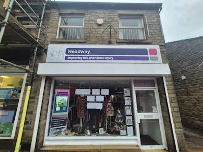 47 High Street West, Glossop, Retail To Let - 20251215_094553.jpg