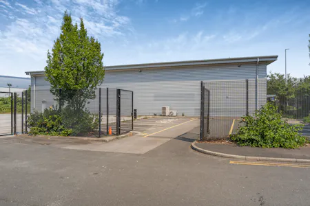 Unit 16, Central Trading Estate, Mosley Road, Trafford Park, Industrial To Let - 8698361-exterior14-800.jpg