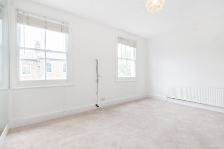 Frobisher Street, London, Semi-detached / Terraced house To Let - Bedroom One