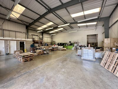 Units at Bridge House, Princes Risborough, Industrial To Let - IMG_6570.jpeg