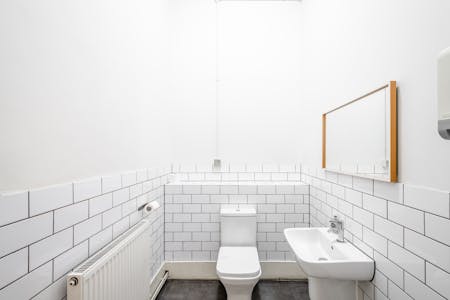 Ground floor & Basement, 70-72 Old Street, London, Industrial/Logistics / Leisure / Office / Retail To Let - Old St 70-72 - 11.jpg