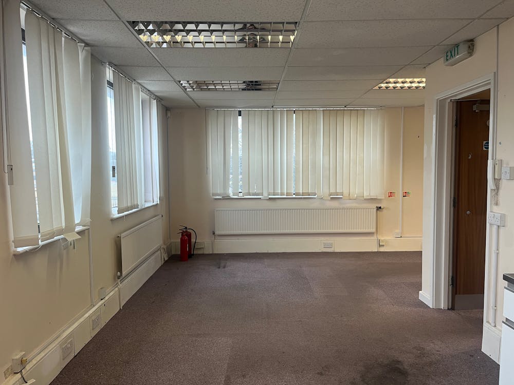 1B Carrera House, Merlin Centre, Aylesbury, E (Commercial / Business / Service) / Office To Let - 20260331_075701695_iOS.jpg