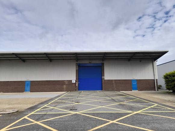 Unit A, Hamilton Close, Basingstoke, Industrial / Warehouse To Let - 20240924_110426 edit.jpg