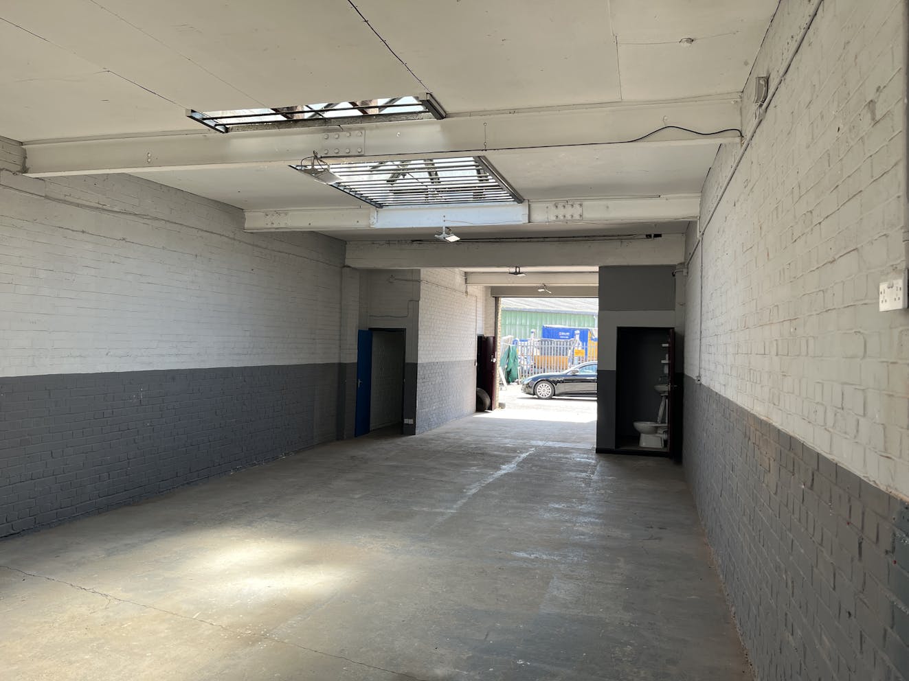 11 Trafford Road, Reading, Industrial / Warehouse To Let - Ground Floor Workshop / Industrial Area