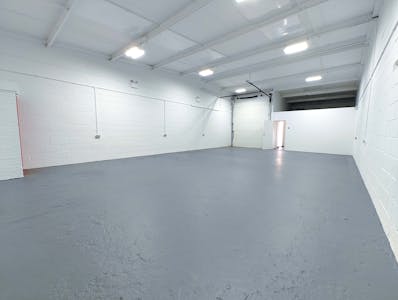 19 Triangle Industrial Estate, London, Industrial To Let - IMG_20230713_135256094.jpg