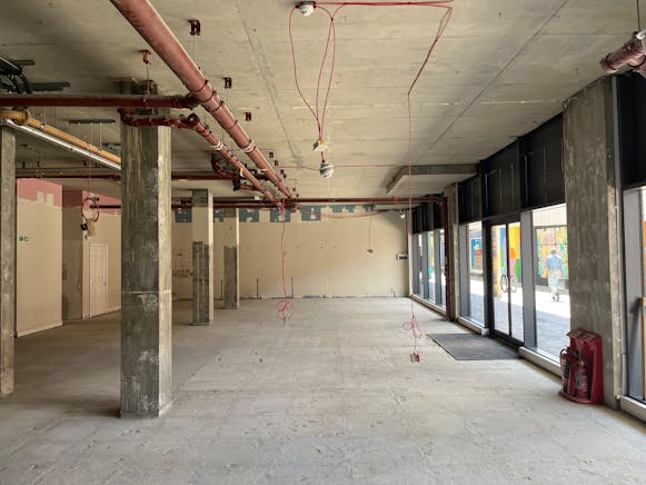 Unit 20 Octagon Parade, High Wycombe, Retail To Let - IMG_5002.JPG