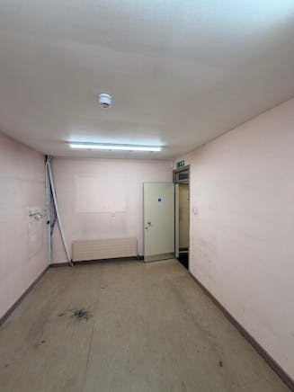 30 Drysdale Street, Alloa, Other / Retail To Let / For Sale - PHOTO-2026-04-16-12-53-47 10.jpg