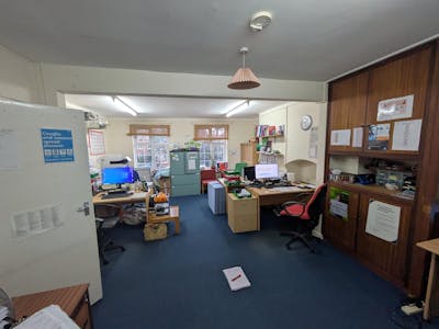 First Floor Offices, 204 London Road, Guildford, Office To Let - 1000020675.jpg