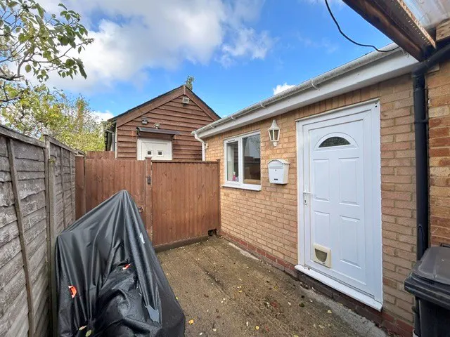 9a & 9b Sunninghill Road, Sunninghill, Investment / Residential / Retail For Sale - Side door shop ii.jpg