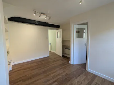 16 Church Street, Godalming, Investment / Office / Retail For Sale - PXL_20260622_134442880.jpg