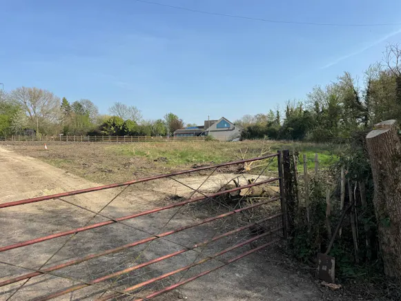 Open Storage Site Terrick, Aylesbury, Land For Sale - 20260416_121853559_iOS.jpg