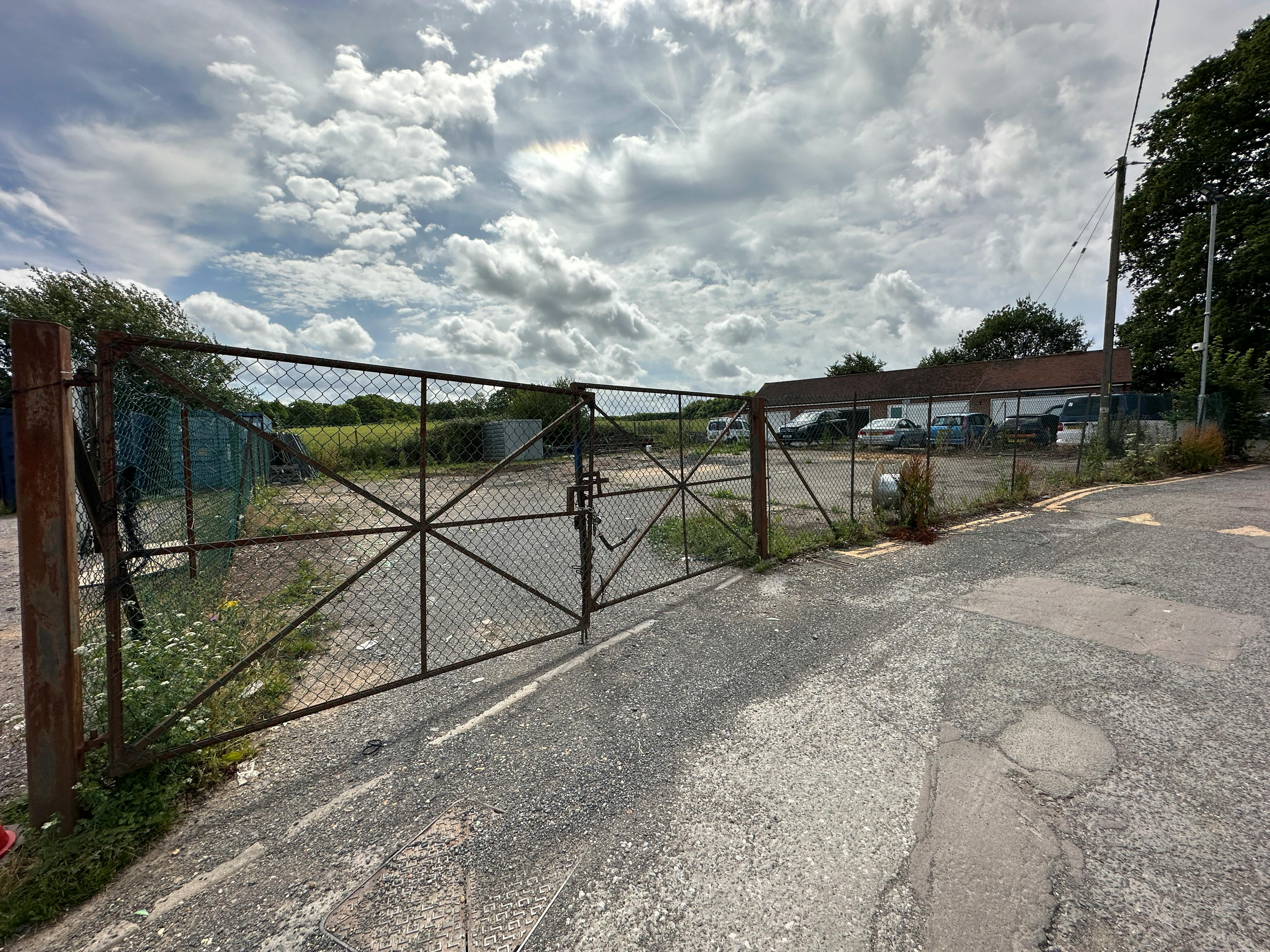 Storage in Liphook - photo 4