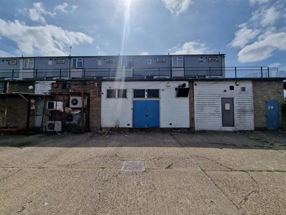 Unit 4 Burnaby Close, Basingstoke, Retail To Let - 20260824_125653.jpg