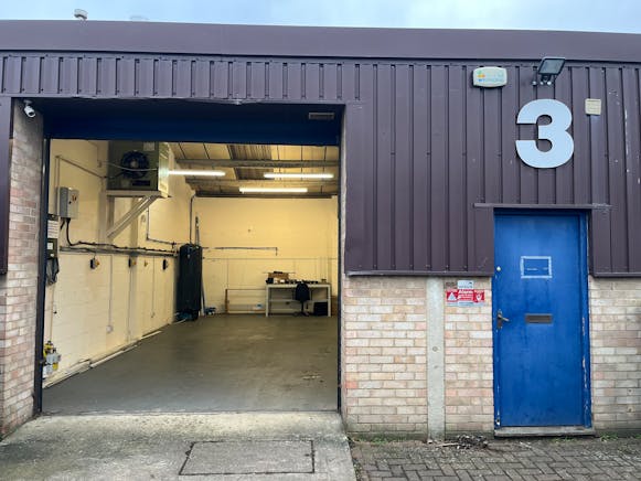 Units 3 Townsend Piece, Bicester Road, Aylesbury, Industrial For Sale - 20250121_153906828_iOS.jpg