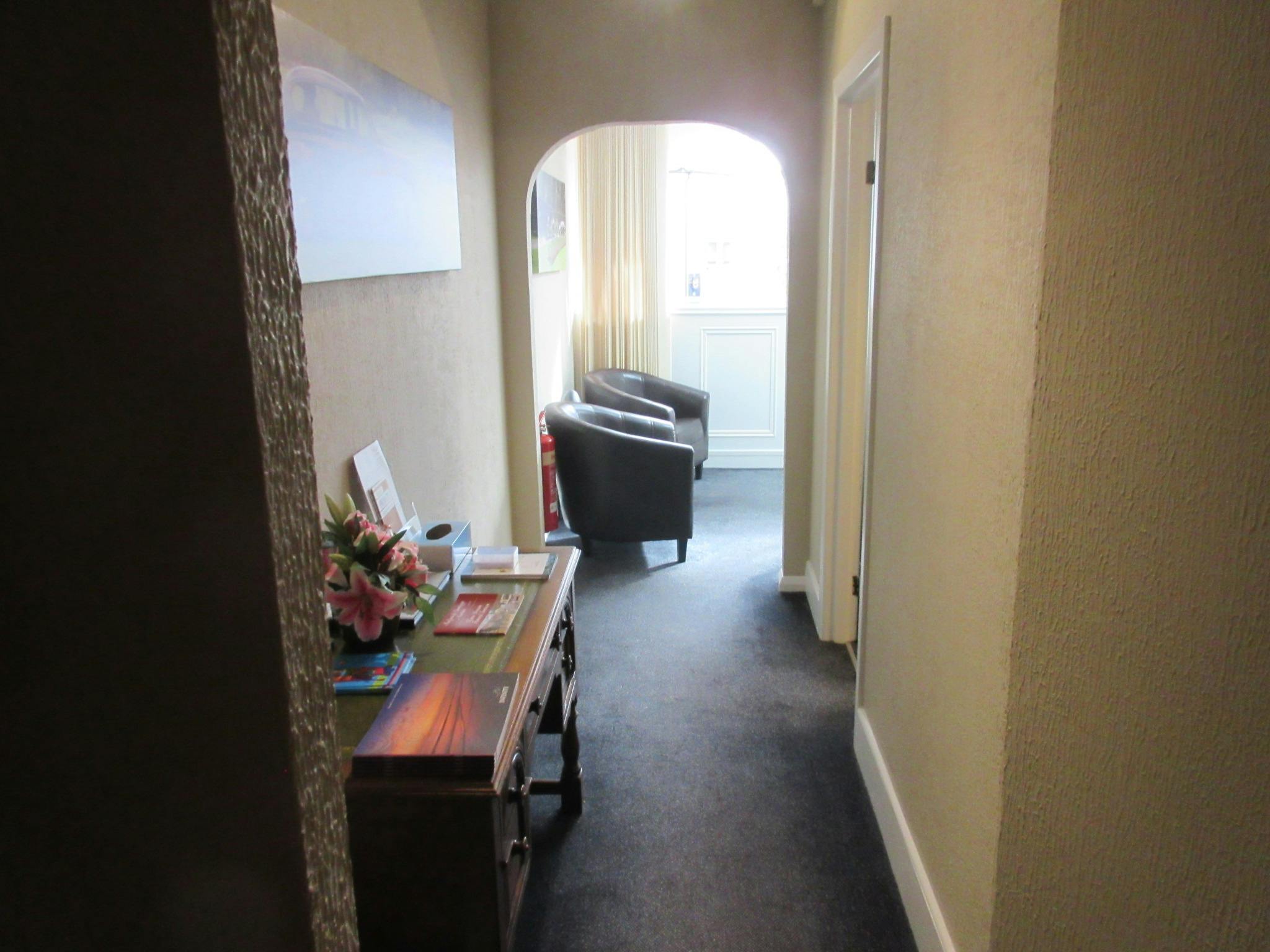 9 Creswell Corner, Woking, Retail For Sale - IMG_2758.JPG